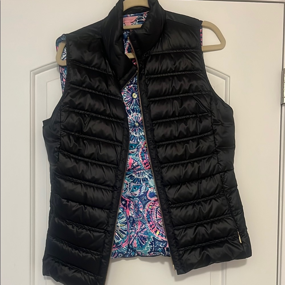 Black Quilted Vest with High Collar and Fitted Silhouette
